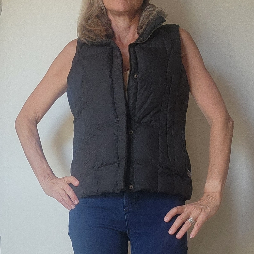 Eddie Bauer Black Down Puffer Vest Faux Fur Collar Zip Snap Size S Warm Winter